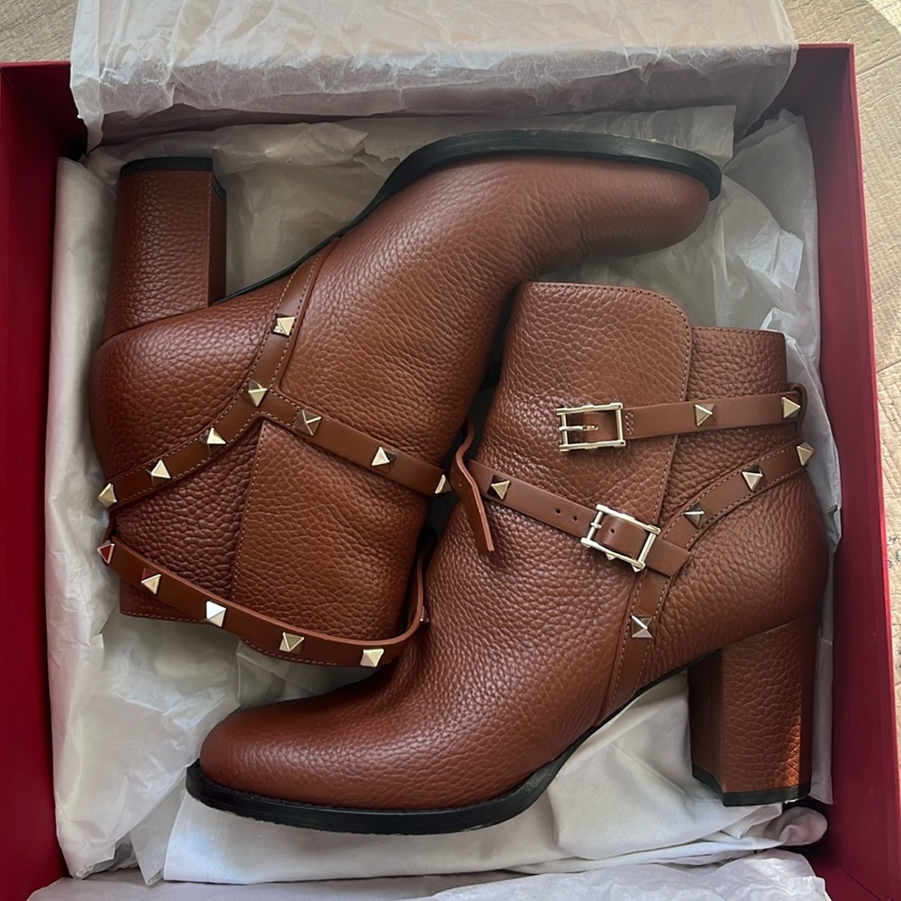 Valentino rockstud booties 39